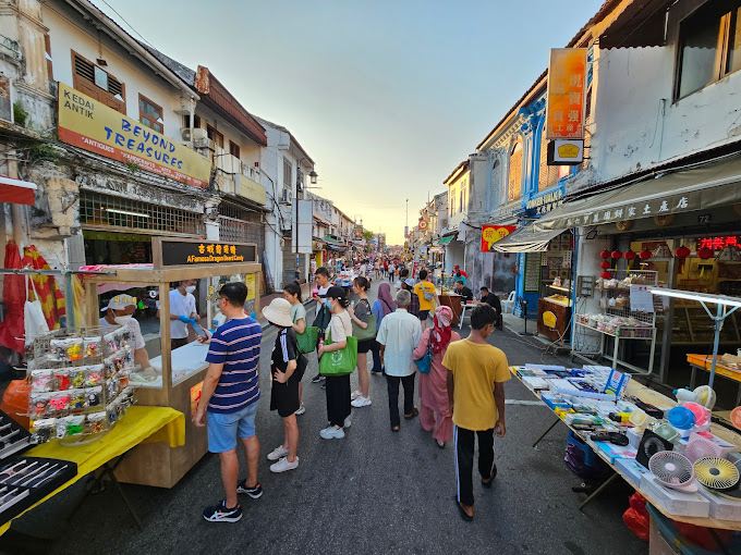 Jonker Street Night Market vibe Malacca Attractions