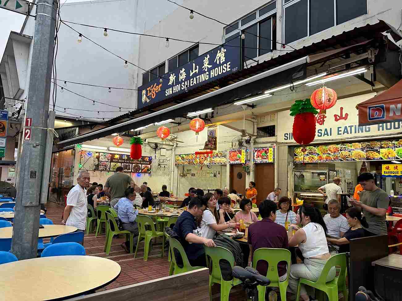 Sin Hoi Sai Eating House vibe