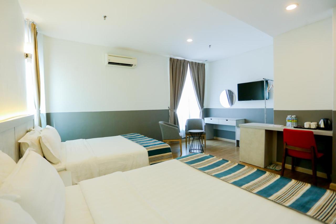 The Explorer budget hotel Melaka room